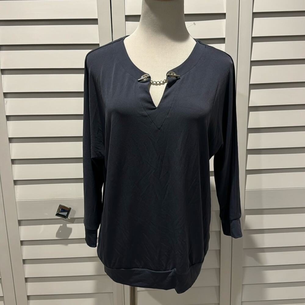 Tahari NWT Top with Chain front detail, soft and comfy! - Picture 2 of 10